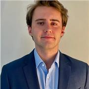 Je donne des cours particuliers pour les enfants de la primaire allant jusqu'au lycée.